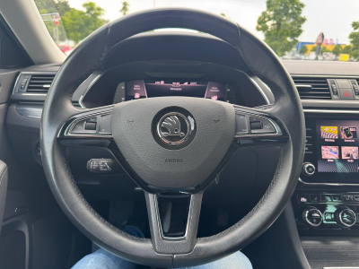 Skoda Superb SKODA SUPERB HYBRID LED NAVI LEDER ASSITENTEN AHK