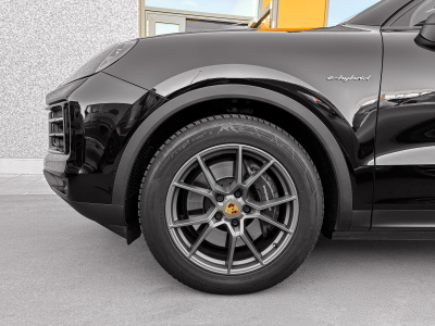 Porsche Cayenne Coupe FACELIFT E-Hybrid / PANORAMA / ACC / 360° / CHRONO