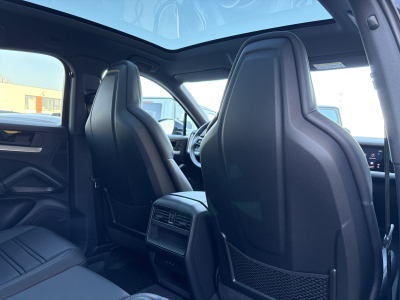 Porsche Cayenne Coupe FACELIFT E-Hybrid / PANORAMA / ACC / 360° / CHRONO