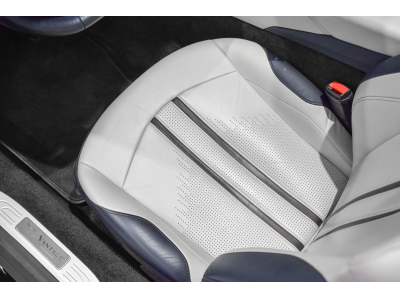 Aston Martin V8 Vantage ROADSTER - Ultramarine Black