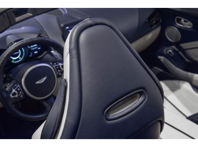 Aston Martin V8 Vantage ROADSTER - Ultramarine Black