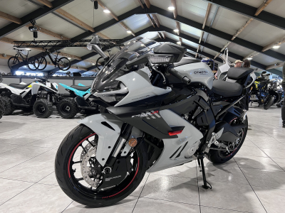 CF Moto 675 SR-R 