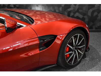 Aston Martin V8 Vantage Coupé / DIAVOLO RED