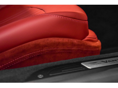 Aston Martin V8 Vantage Coupé / DIAVOLO RED