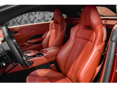Aston Martin V8 Vantage Coupé / DIAVOLO RED