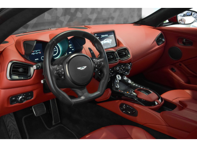 Aston Martin V8 Vantage Coupé / DIAVOLO RED