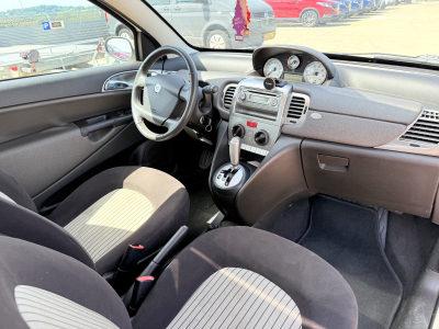 Lancia Ypsilon 1.4 16v 95ch Automatique Pano
