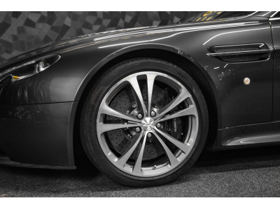 Aston Martin V12 Vantage Coupé / Boîte manuelle