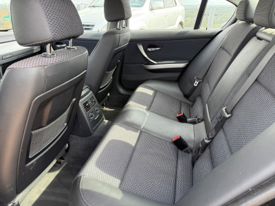 BMW 325 i 218ch LCI