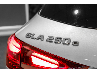 Mercedes-Benz GLA 250 e AMG LINE