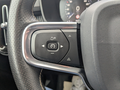 Volvo XC40 T3 R-DESIGN GPS CARPLAY TOIT OUV PANO CAMERA