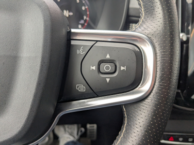 Volvo XC40 T3 R-DESIGN GPS CARPLAY TOIT OUV PANO CAMERA