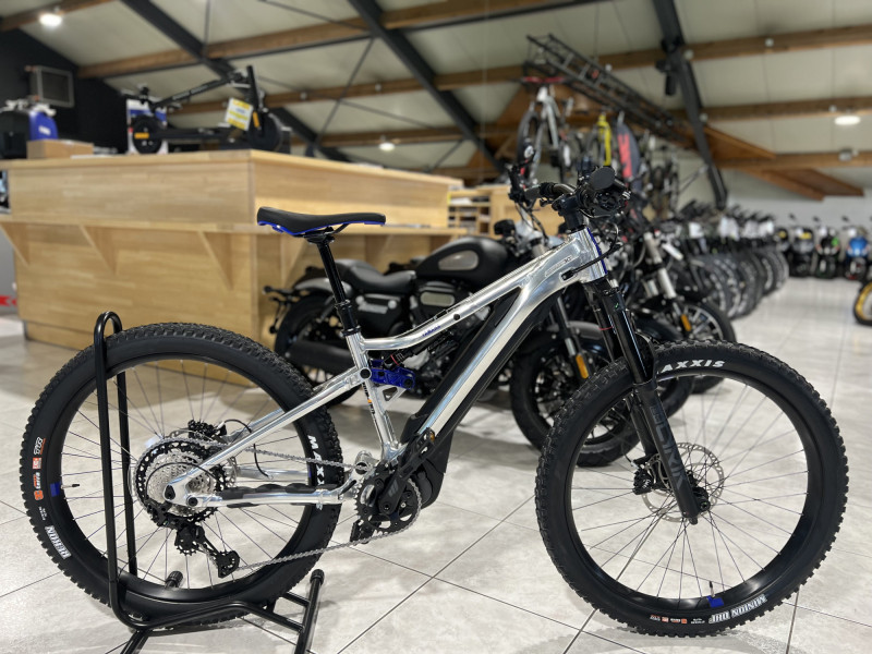 Yamaha Moro 07 30 TH S Rock Shox 160 mm, Magura freins 4 pistons,  PW séries 85 Nm / 500 Wh, 36 V, roue 27,5'', cadre allu, 24 Kg.