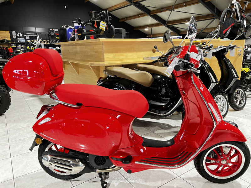 Vespa Primavera 125 RED inclus kit top case 1B00001600R7+606525M+CM273129+B000815