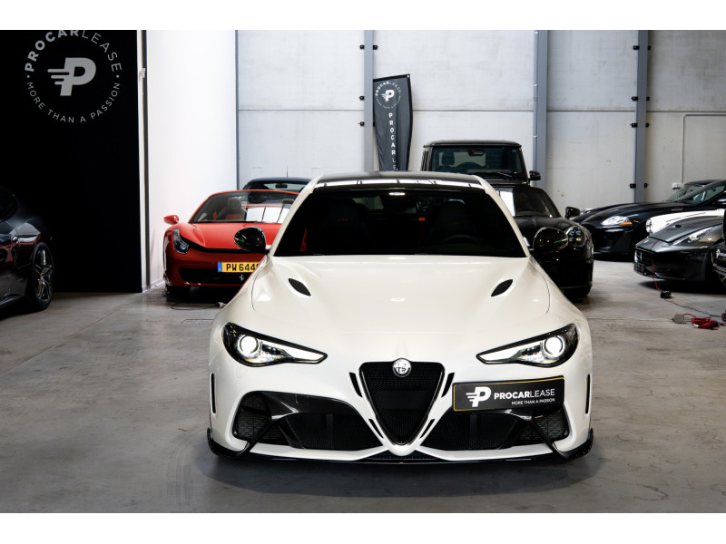Alfa Romeo Giulia Quadrifoglio GTA 2.9 V6 AT /5 SEATS /VOLL CARBON/  AKRAPOVIC /