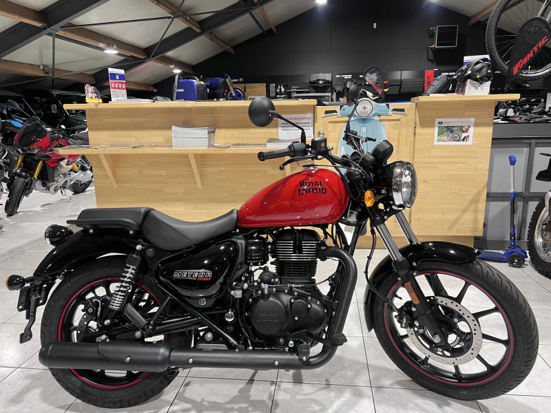 Royal Enfield Meteor 350 FIREBALL RED