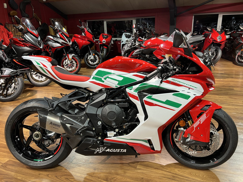 MV Agusta F3 800 RC kit racing  inclus.