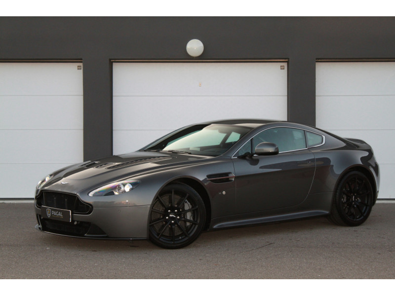 Aston Martin V12 Vantage S FRANCAISE | SUIVI | CARBONE | HAMMERHEAD SILVER | HOUSSE | CHARGEUR