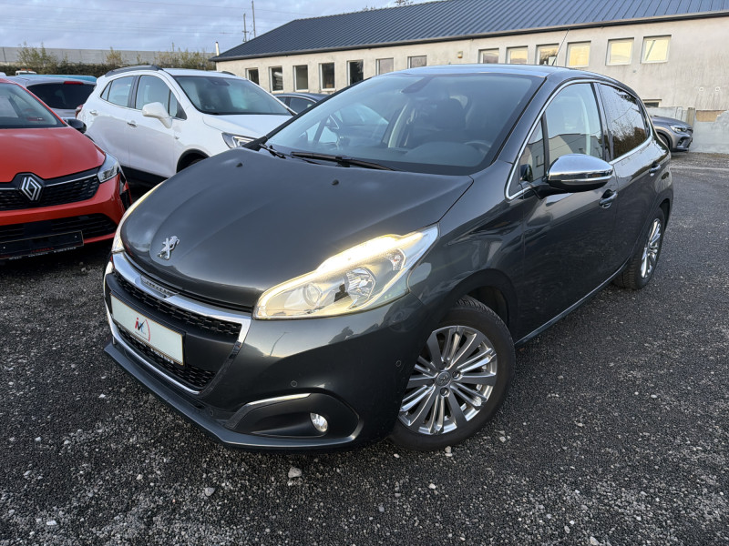 Peugeot 208 1.2 ESSENCE 110CV