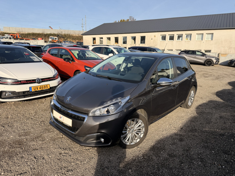 Peugeot 208 1.2 Signature 82