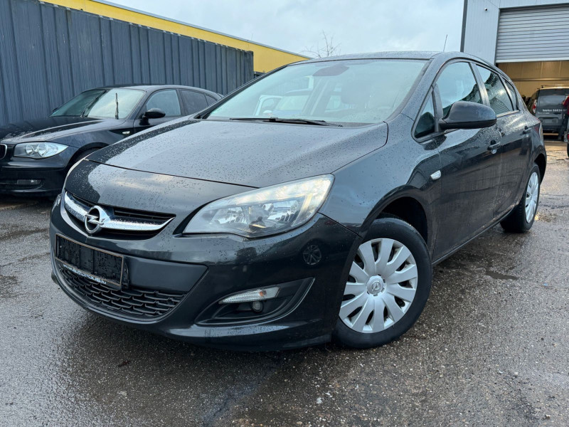 Opel Astra J Lim. 5-trg. Selection