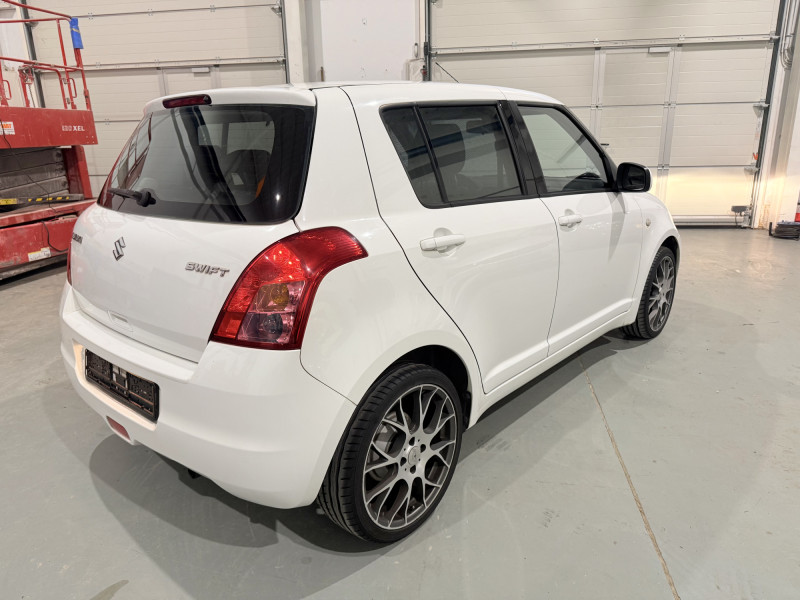 Suzuki Swift 1.3i 92ch