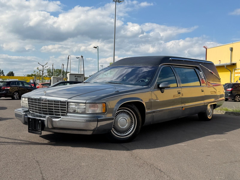 Cadillac Fleetwood 5.7 / LEICHENWAGEN / KRYSTAL / SARG