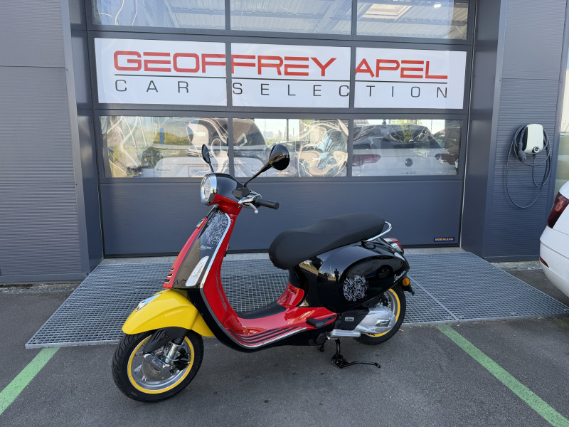 Vespa Primavera 125 Mickey Mouse