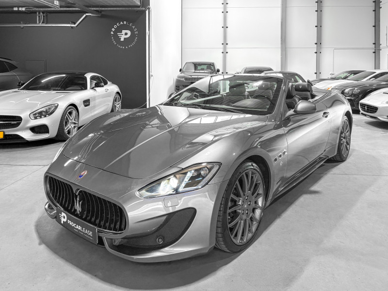 Maserati GranCabrio Maserati GranCabrio Sport 4.7 V8  - Gris métallisé - Cuir - Carnet d'origine