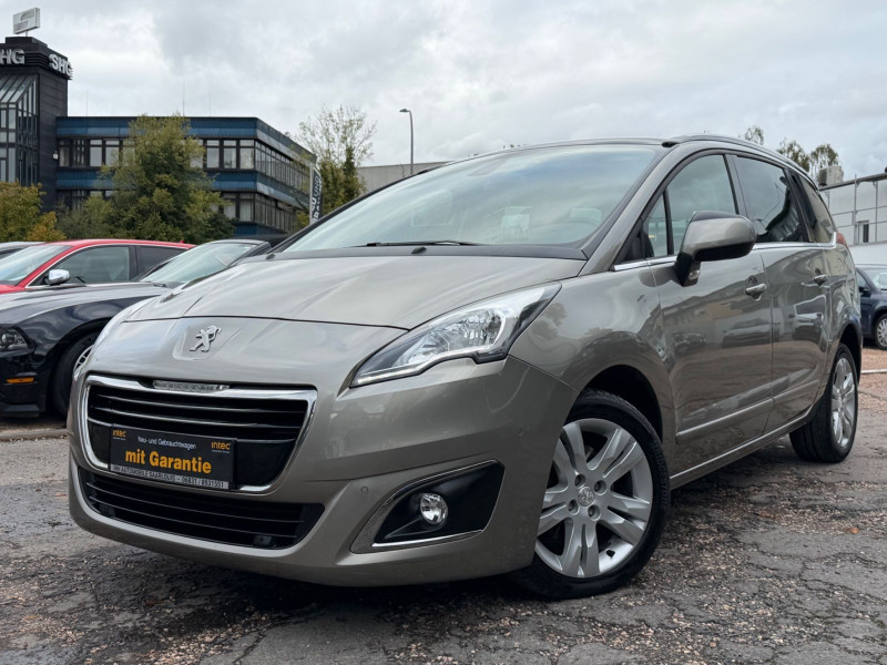 Peugeot 5008 Allure 150PS/Navi/Kamera/Pano/Leder/