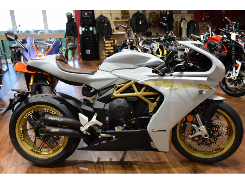 MV Agusta Superveloce 800 S Kit Racing inclus 1300€.