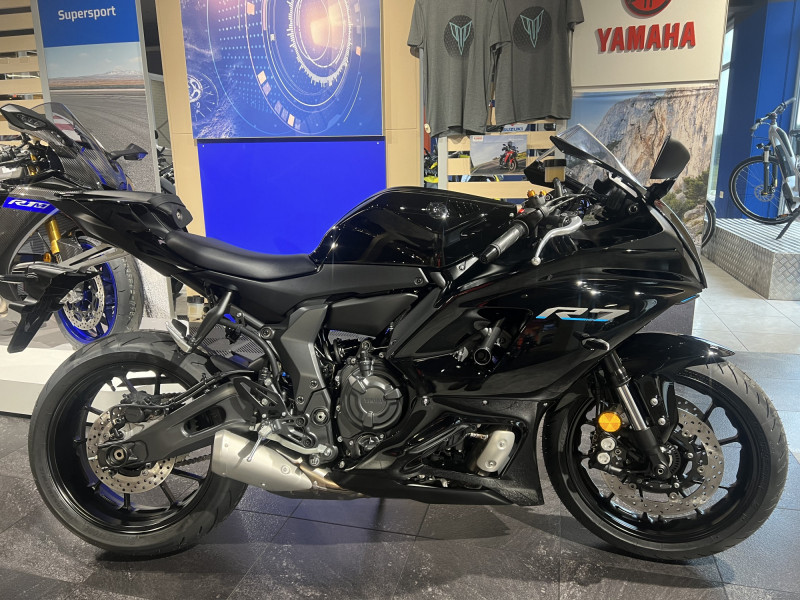 Yamaha R7 