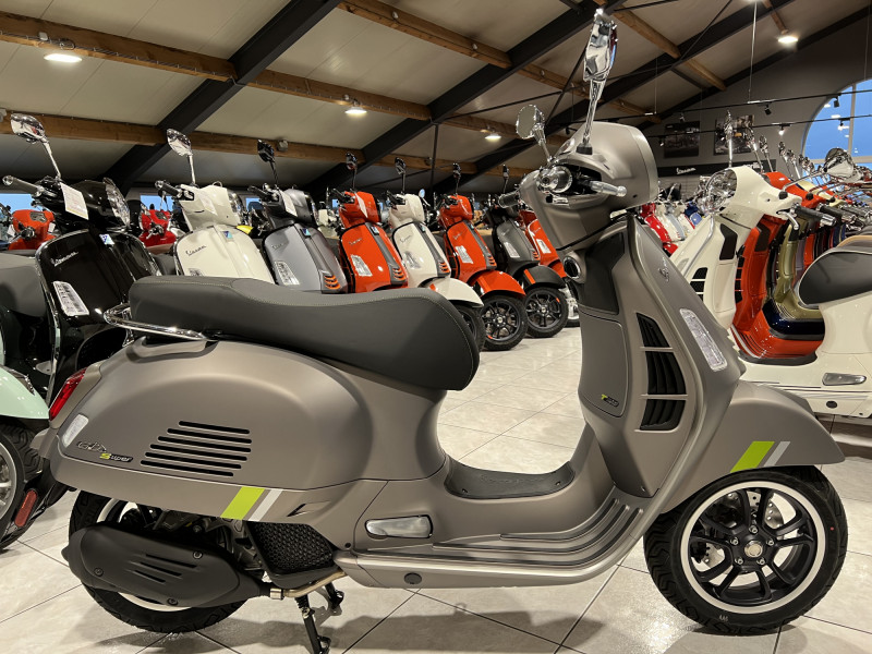 Vespa GTS Super Tech 125 Grigio ottimista matt