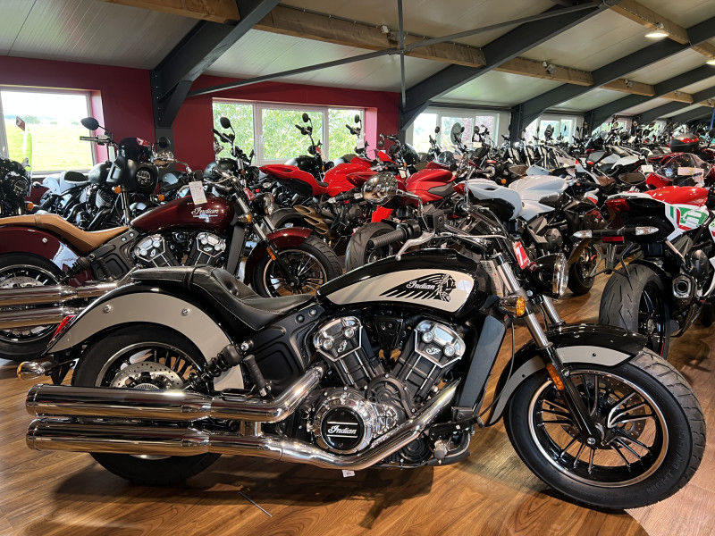 Indian Scout 1200cc Black Metallic Silver Quartz Metallic