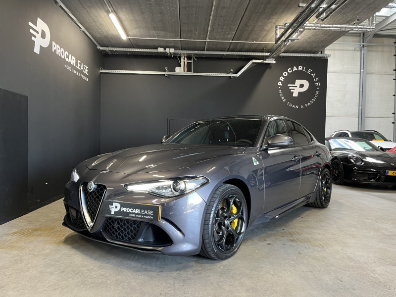 Alfa Romeo Giulia QUADRIFOGLIO 2.9 V6 AT8 / HARMANN KARDON / CARBON