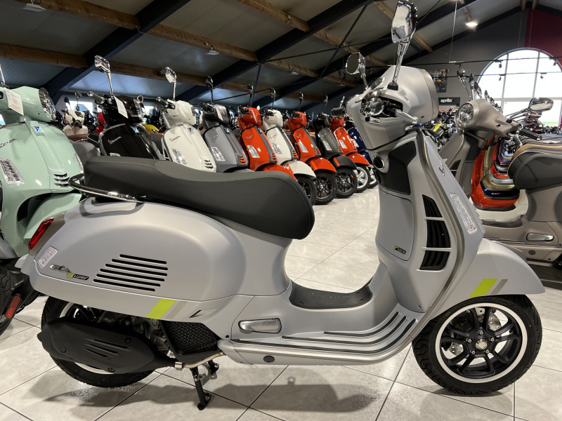 Vespa GTS Super Tech 125 Grigio entusiasta matt acc. CM273384 + 606525M