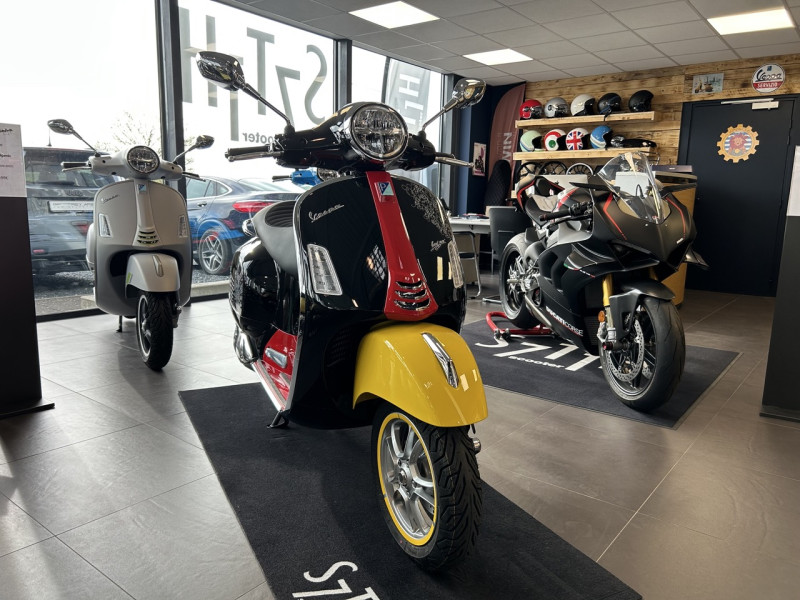 Vespa GTS 310 Mickey Mouse Disney Edition STH71