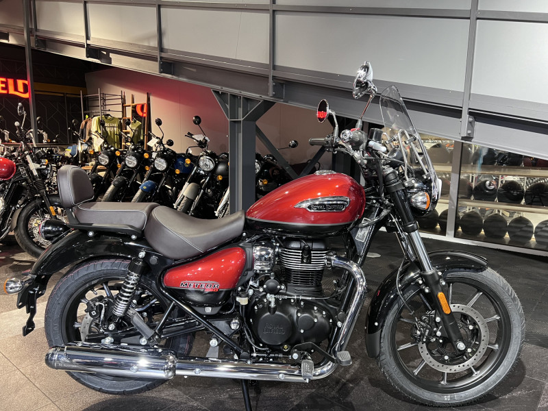 Royal Enfield Meteor 350 SUPERNOVA RED