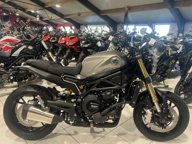 Benelli Leoncino 800