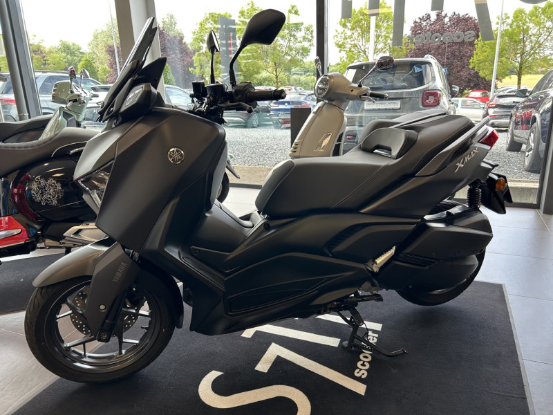 Yamaha X-Max 300