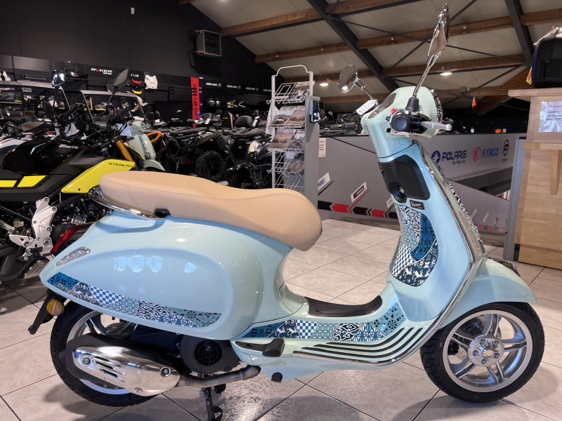 Vespa Primavera 125 BATIK