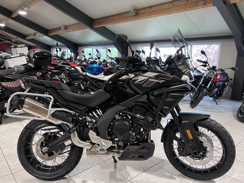CF Moto 700 MT ADV