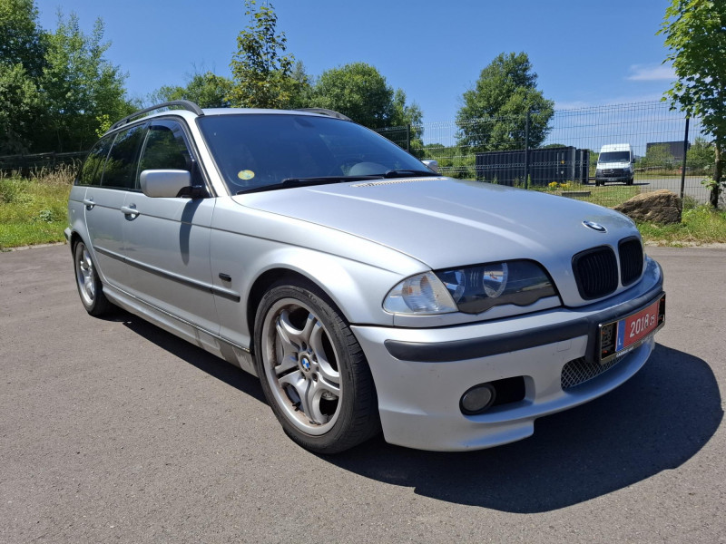BMW 320 i Touring Pack M