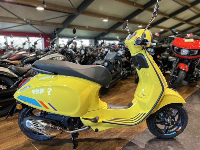 Vespa Primavera 125 S Jaune